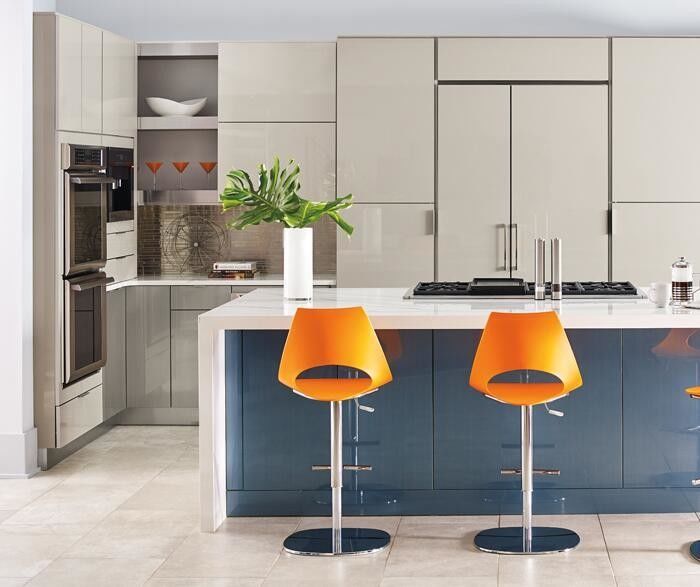 Кухонный шкаф с белым лаком с дверной панелью из ПВХ и ящиком Blum