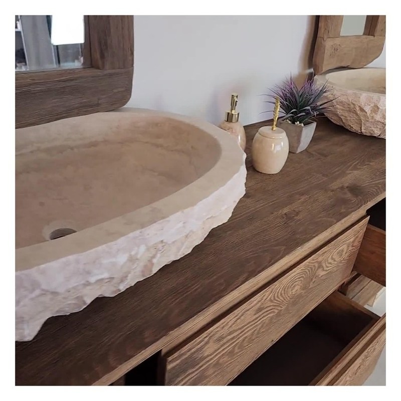 Массивный деревянный столешничный ванный шкаф с серебряным зеркалом и винтажным стилем