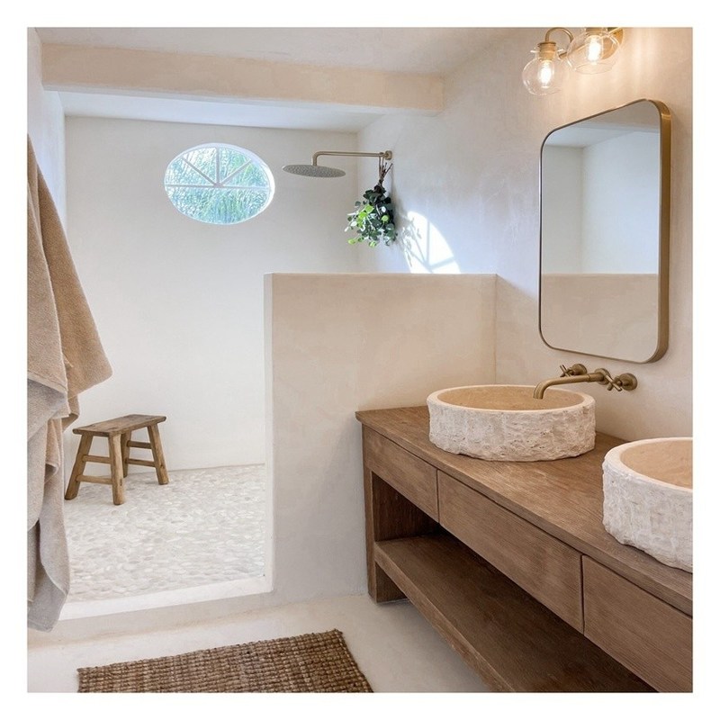 Массивный деревянный столешничный ванный шкаф с серебряным зеркалом и винтажным стилем